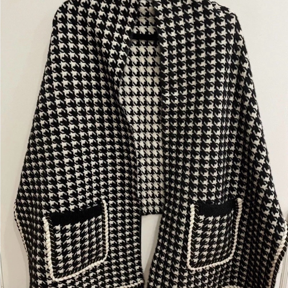 Black and White Houndstooth Shawl